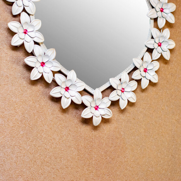 accent-wall-mirror-heart-shaped-in-a-white-floral-frame-with-stones-851823